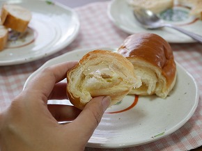 バターロールにぬった