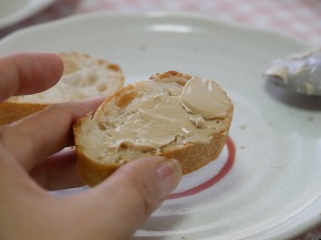 フランスパンにぬった