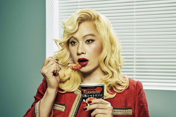 カズレーザー　女装