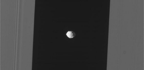 NASA 土星 衛星 パン 餃子