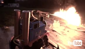 “多脚機関車トーマス”ラジコンを自作した海外ユーチューバーが登場　「純粋に火炎放射とカオスを生み出すことに特化させた」