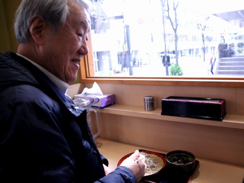 ライフネット生命保険　出口治明　立ち食いそば