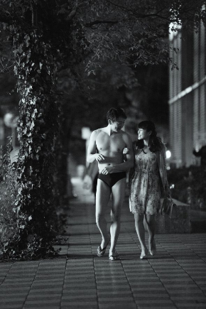 山本耕史「デートなのに水着」スチール