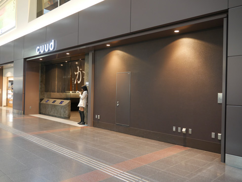 動く椅子撤去後の店頭