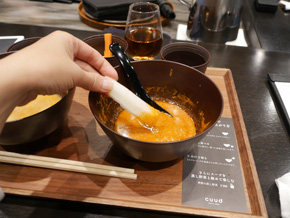 カレーに野菜を絡めて