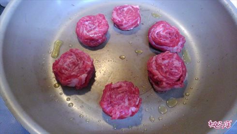 「紺田照の合法レシピ」のジューシー渦巻きステーキ