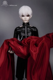 ヒデを抱く金木研キャストドール