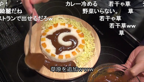 キャベツとカレーを皿周辺に盛る