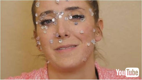 ラインストーンでメイク