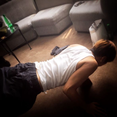 GACKT腕たて伏せ