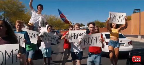 ラ・ラ・ランド　プロム　高校生　パーティ　エマ・ストーン