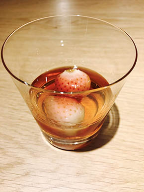 冷凍いちごとウイスキー