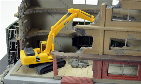 哀愁たっぷり　早期完売していた「解体中の建物」ジオラマが再販決定