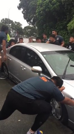 ラグビー選手 サンウルブズ ニュージーランド 救助 車 事故