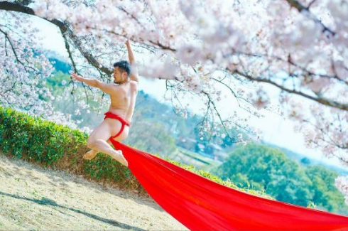 ふんどし 写真 桜 躍動感 ダンサー