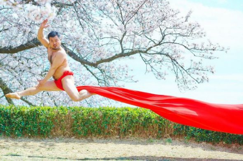 ふんどし 写真 桜 躍動感 ダンサー