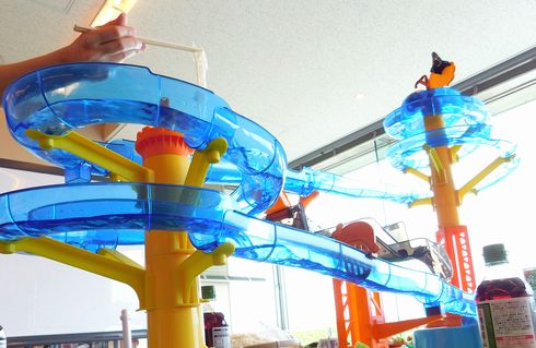 ウォータースライダー　流しそうめん