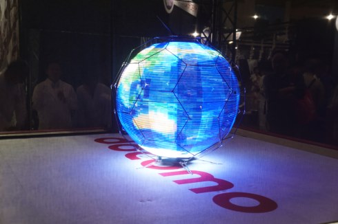 NTT 浮遊球体ドローンディスプレイ