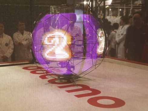 NTT 浮遊球体ドローンディスプレイ