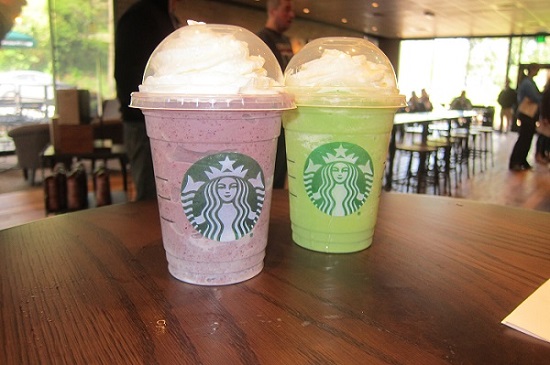 抹茶とブルーベリーのドラゴンフラペチーノ