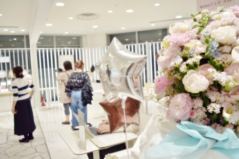 キキ＆ララカフェ入口