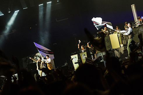日本武道館2DAYS初日の様子