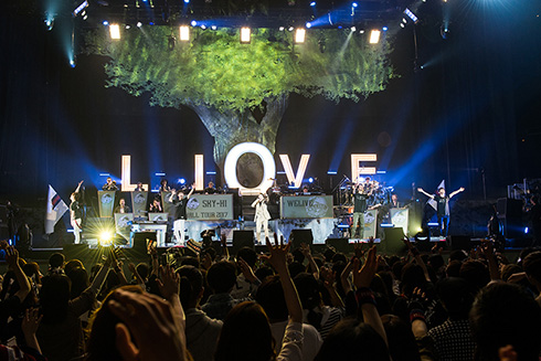 日本武道館2DAYS初日の様子