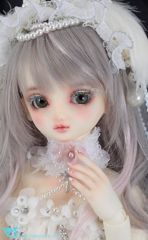 600万円でドール落札