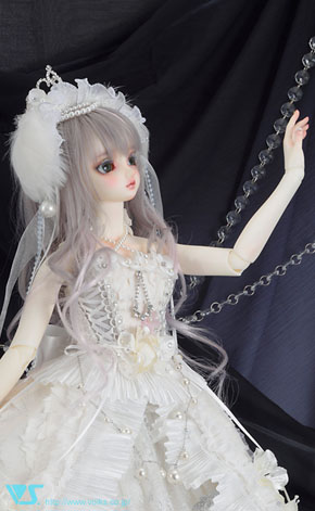 600万円でドール落札