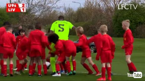 リヴァプール 2人VS30人 子供 U9s ジニ コウチーニョ サッカー