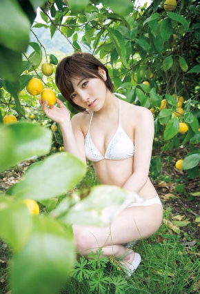 岡田奈々　グラビア