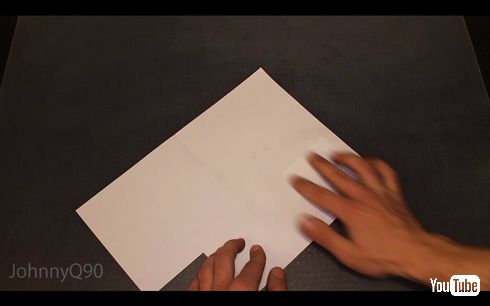 紙でプラスチック、アクリルなどを切断