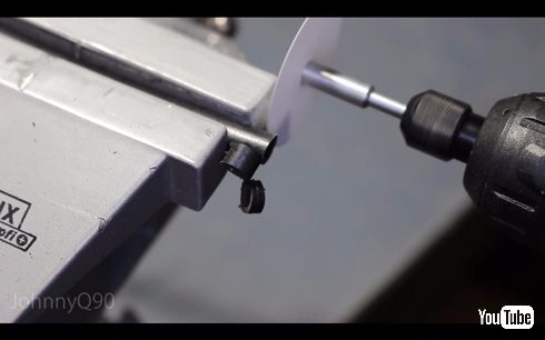 紙でプラスチック、アクリルなどを切断