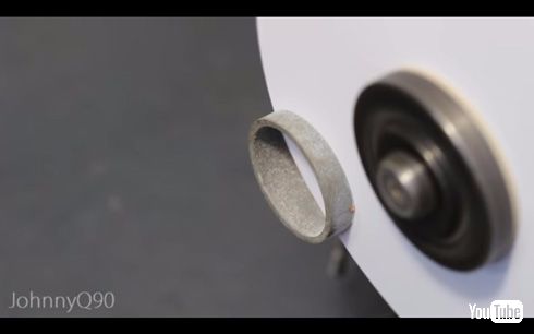 もっと大きな紙を使って、より厚みのあるものをカット