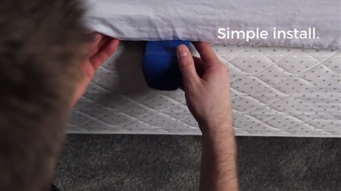 二度寝の原因を根本粉砕　ベッドを降りるまで鳴り止まないアラームがキックスターターに登場