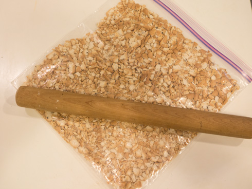 麺棒を転がしているところ