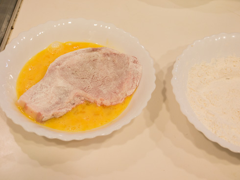 小麦粉と卵をつける