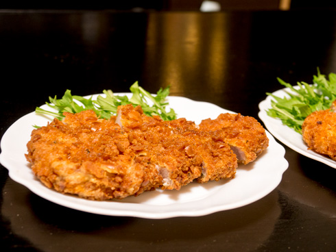 揚がったトンカツ