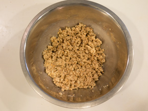 乾パン粉に牛乳