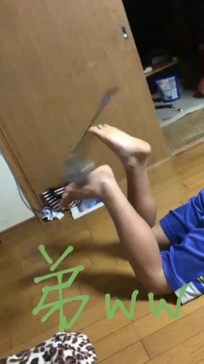 弟 足 ゴルフクラブ 回す