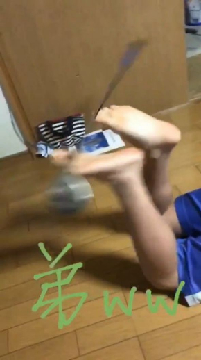 弟 足 ゴルフクラブ 回す