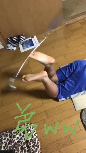 弟 足 ゴルフクラブ 回す