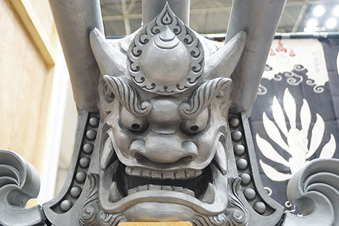 デザインフェスタvol.45：しゃがんで見上げるのがベスト角度！ 職人が