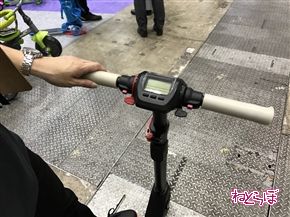 スケボーと一輪車を合体させた未来感　「JYRO Roll」日本初披露