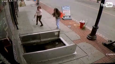 歩きスマホ 落ちる 携帯 怪我