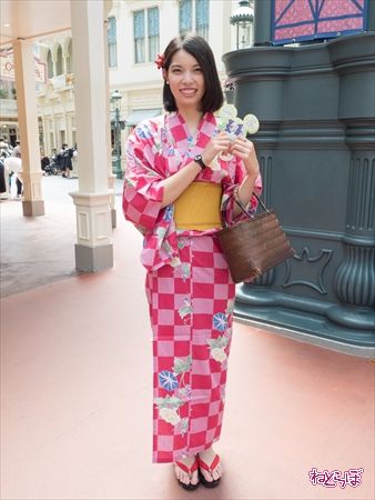 浴衣姿のキャスト