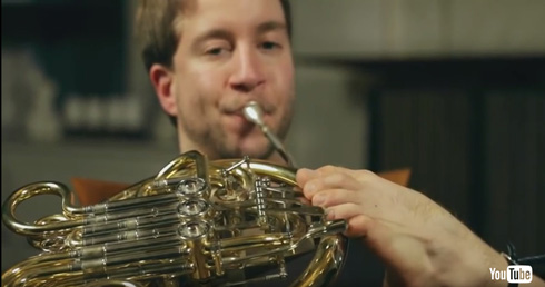 演奏中の様子　正面から