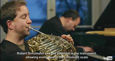 演奏中の様子　右から