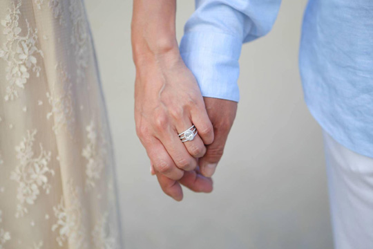 結婚を報告した八反安未果さん