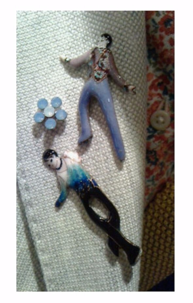 尾木ママ　ブローチ